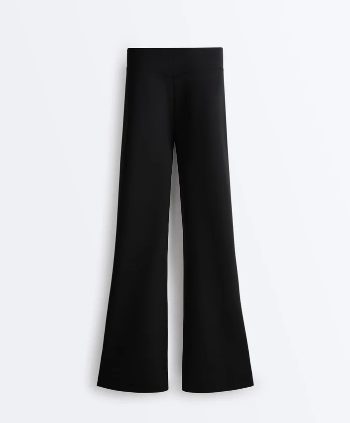 Pantaloni evazați cu talie înaltă cu efect de neopren Pantaloni evazați cu talie înaltă cu efect de neopren