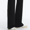 Pantaloni evazați cu talie înaltă cu efect de neopren Pantaloni evazați cu talie înaltă cu efect de neopren