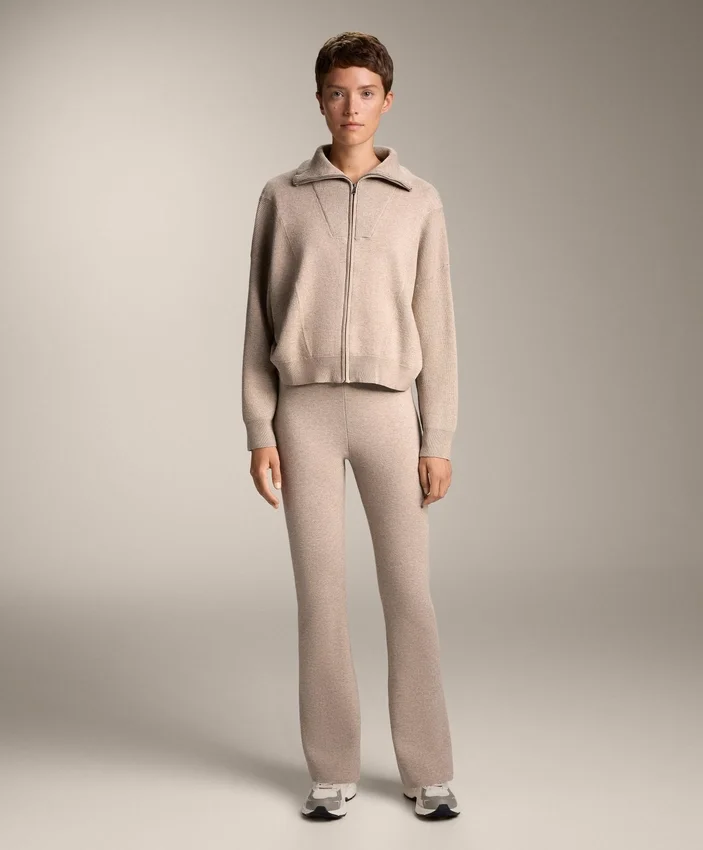 Pantaloni evazați din tricot Pantaloni evazați din tricot
