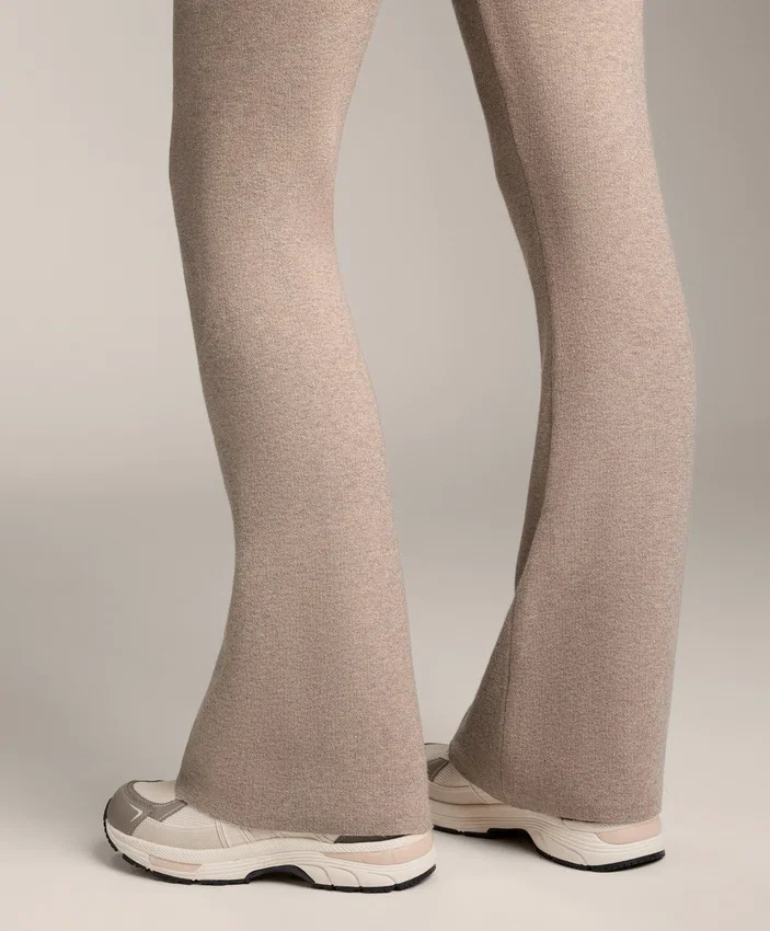 Pantaloni evazați din tricot Pantaloni evazați din tricot