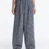 Pantaloni largi din amestec de bumbac cu imprimeu în carouri Pantaloni largi din amestec de bumbac cu imprimeu în carouri