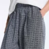Pantaloni largi din amestec de bumbac cu imprimeu în carouri Pantaloni largi din amestec de bumbac cu imprimeu în carouri
