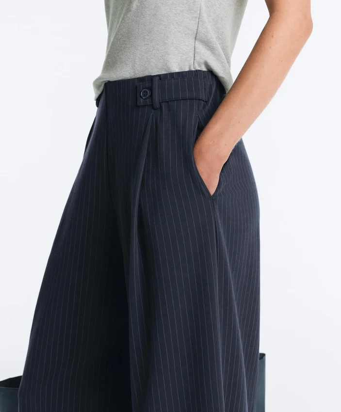 Pantaloni largi din bumbac piqué cu dungi Pantaloni largi din bumbac piqué cu dungi