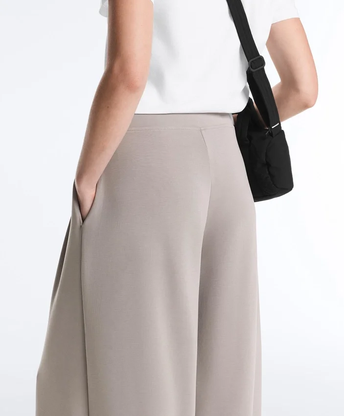Pantaloni largi din modal, cu textură Soft Touch, cu detaliu tip corset Pantaloni largi din modal, cu textură Soft Touch, cu detaliu tip corset