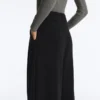 Pantaloni largi din modal, cu textură Soft Touch la atingere, cu detaliu plisat la talie Pantaloni largi din modal, cu textură Soft Touch la atingere, cu detaliu plisat la talie