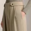 Pantaloni largi din modal, cu textură Soft Touch la atingere, cu detaliu plisat la talie Pantaloni largi din modal, cu textură Soft Touch la atingere, cu detaliu plisat la talie
