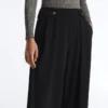 Pantaloni largi din modal, cu textură Soft Touch la atingere, cu detaliu plisat la talie Pantaloni largi din modal, cu textură Soft Touch la atingere, cu detaliu plisat la talie