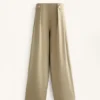 Pantaloni largi din modal, cu textură Soft Touch la atingere, cu detaliu plisat la talie Pantaloni largi din modal, cu textură Soft Touch la atingere, cu detaliu plisat la talie