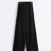 Pantaloni largi din modal, cu textură Soft Touch la atingere, cu detaliu plisat la talie Pantaloni largi din modal, cu textură Soft Touch la atingere, cu detaliu plisat la talie