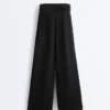 Pantaloni largi din modal, cu textură Soft Touch la atingere, cu detaliu plisat la talie Pantaloni largi din modal, cu textură Soft Touch la atingere, cu detaliu plisat la talie