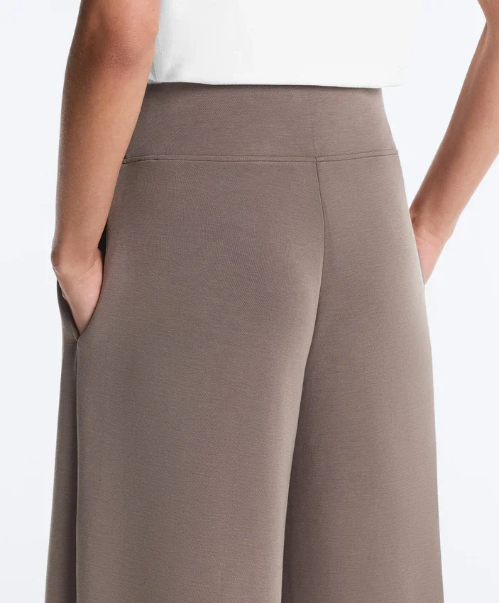 Pantaloni largi din modal, cu textură Soft Touch la atingere și talie tip corset Pantaloni largi din modal, cu textură Soft Touch la atingere și talie tip corset