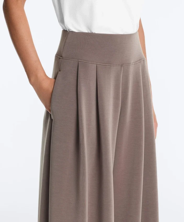 Pantaloni largi din modal, cu textură Soft Touch la atingere și talie tip corset Pantaloni largi din modal, cu textură Soft Touch la atingere și talie tip corset