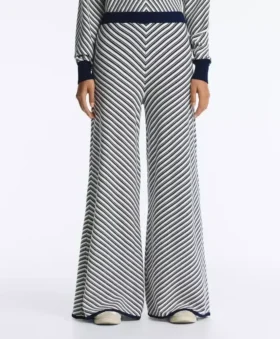 Pantaloni largi din tricot cu dungi diagonale