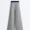 Pantaloni largi din tricot cu dungi diagonale