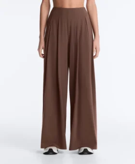 Pantaloni largi, ușori, cu pense