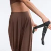 Pantaloni largi, ușori, cu pense Pantaloni largi, ușori, cu pense