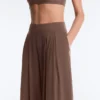 Pantaloni largi, ușori, cu pense Pantaloni largi, ușori, cu pense