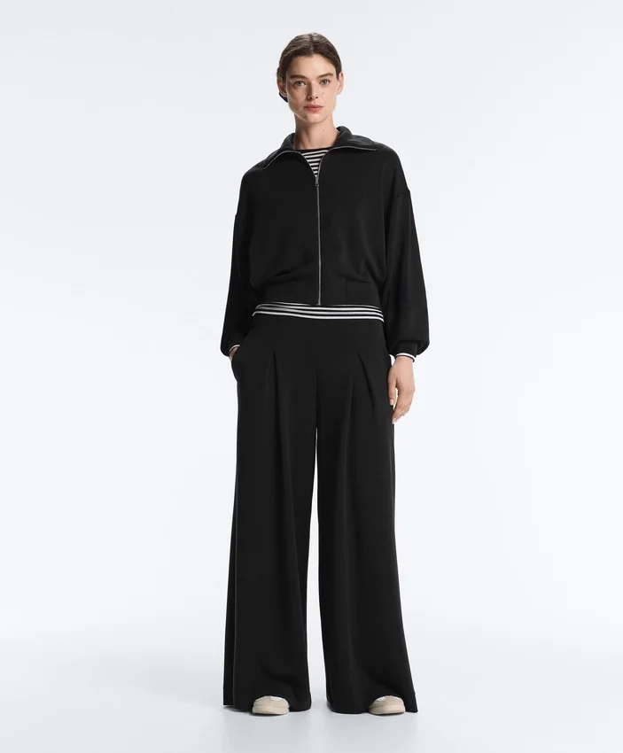 Pantaloni lungi cu croi larg, din modal Soft Touch și cu pliuri Pantaloni lungi cu croi larg, din modal Soft Touch și cu pliuri
