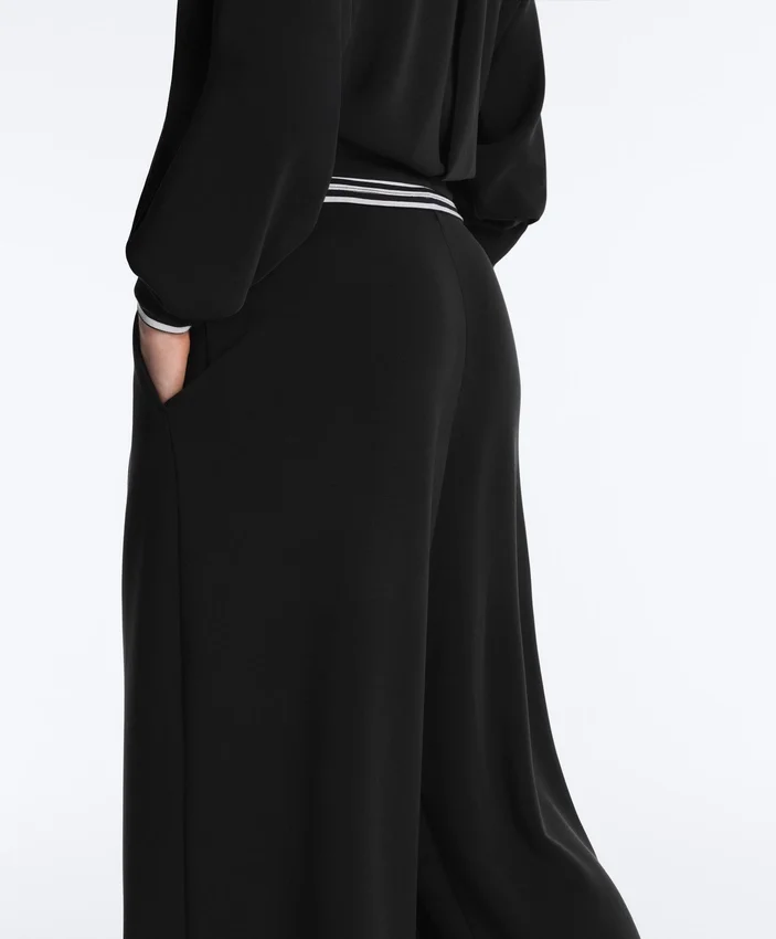 Pantaloni lungi cu croi larg, din modal Soft Touch și cu pliuri Pantaloni lungi cu croi larg, din modal Soft Touch și cu pliuri