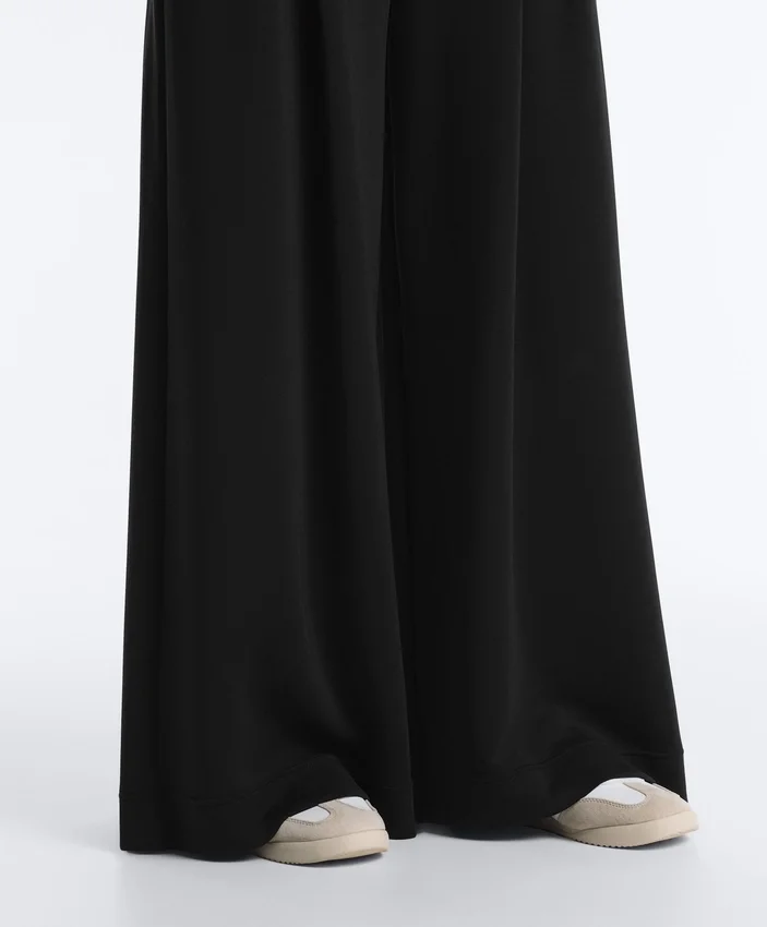 Pantaloni lungi cu croi larg, din modal Soft Touch și cu pliuri Pantaloni lungi cu croi larg, din modal Soft Touch și cu pliuri