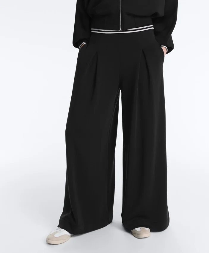 Pantaloni lungi cu croi larg, din modal Soft Touch și cu pliuri Pantaloni lungi cu croi larg, din modal Soft Touch și cu pliuri
