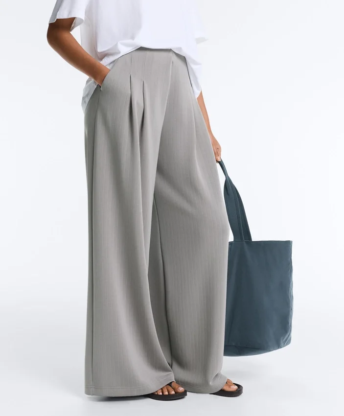 Pantaloni lungi plisați din modal Soft Touch Pantaloni lungi plisați din modal Soft Touch