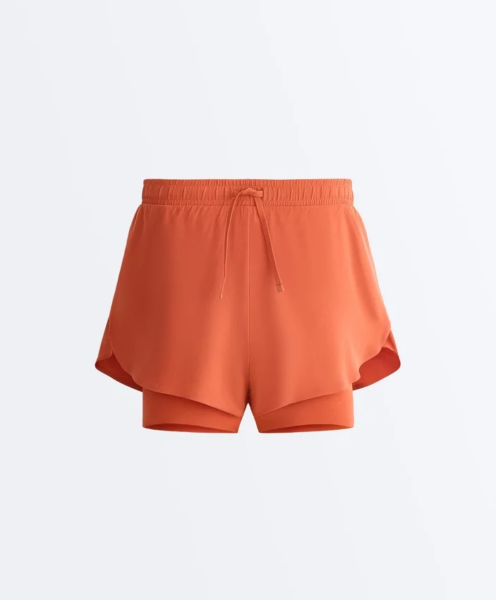 Pantaloni scurți 2-în-1 cu talie medie și textură Light Touch Pantaloni scurți 2-în-1 cu talie medie și textură Light Touch