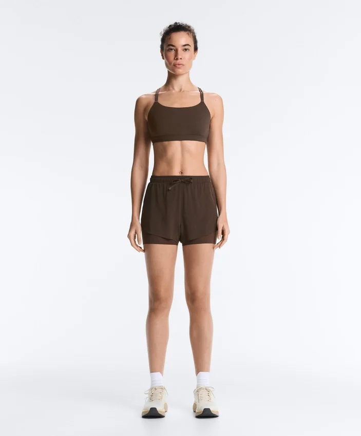 Pantaloni scurți 2-în-1 cu talie medie și textură Light Touch Pantaloni scurți 2-în-1 cu talie medie și textură Light Touch