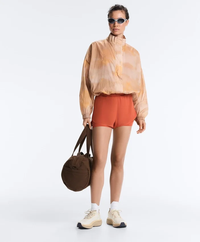 Pantaloni scurți 2-în-1 cu talie medie și textură Light Touch Pantaloni scurți 2-în-1 cu talie medie și textură Light Touch