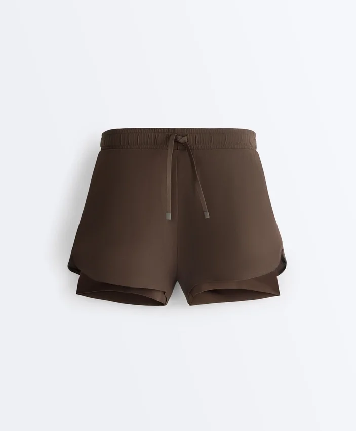 Pantaloni scurți 2-în-1 cu talie medie și textură Light Touch Pantaloni scurți 2-în-1 cu talie medie și textură Light Touch