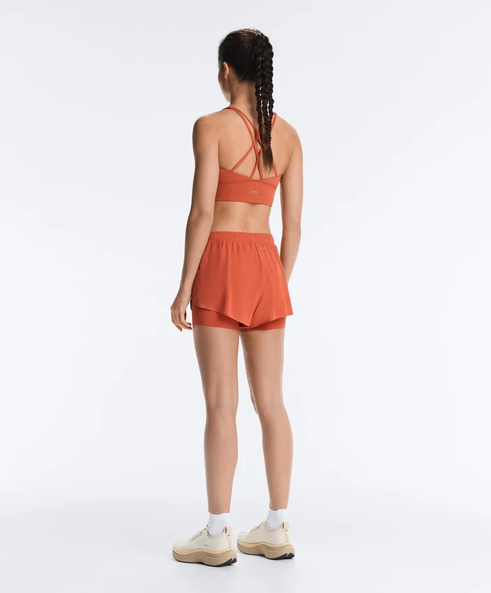 Pantaloni scurți 2-în-1 cu talie medie și textură Light Touch Pantaloni scurți 2-în-1 cu talie medie și textură Light Touch