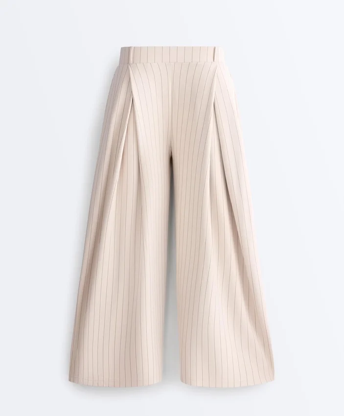 Pantaloni scurți cu croi larg, cu pliuri și dungi Pantaloni scurți cu croi larg, cu pliuri și dungi
