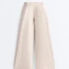 Pantaloni scurți cu croi larg, cu pliuri și dungi Pantaloni scurți cu croi larg, cu pliuri și dungi