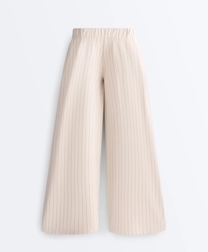 Pantaloni scurți cu croi larg, cu pliuri și dungi Pantaloni scurți cu croi larg, cu pliuri și dungi