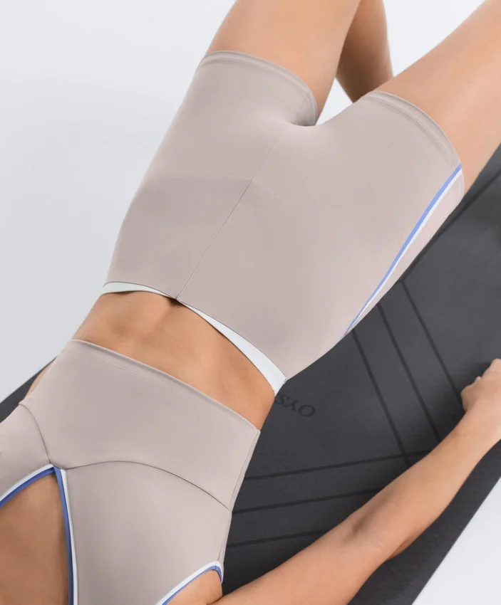 Pantaloni scurți cu talie înaltă, Compressive, de 10 cm, cu contrast Pantaloni scurți cu talie înaltă, Compressive, de 10 cm, cu contrast