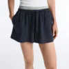 Pantaloni scurți din bumbac piqué cu dungi fine Pantaloni scurți din bumbac piqué cu dungi fine