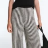 Pantaloni scurți din tricot cu dungi