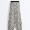 Pantaloni scurți din tricot cu dungi