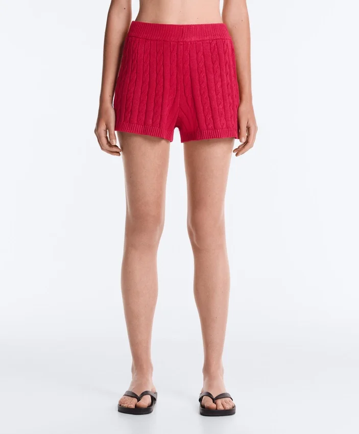 Pantaloni scurți din tricot spălat cu model împletit Pantaloni scurți din tricot spălat cu model împletit