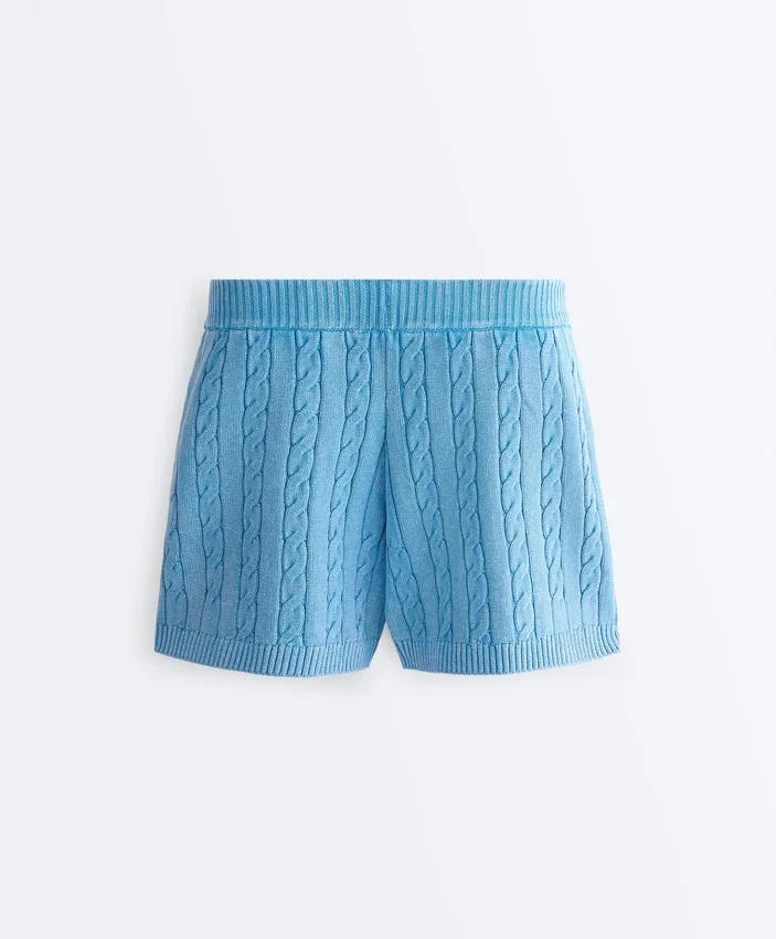 Pantaloni scurți din tricot spălat cu model împletit Pantaloni scurți din tricot spălat cu model împletit