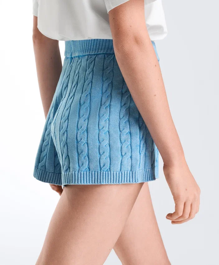 Pantaloni scurți din tricot spălat cu model împletit Pantaloni scurți din tricot spălat cu model împletit