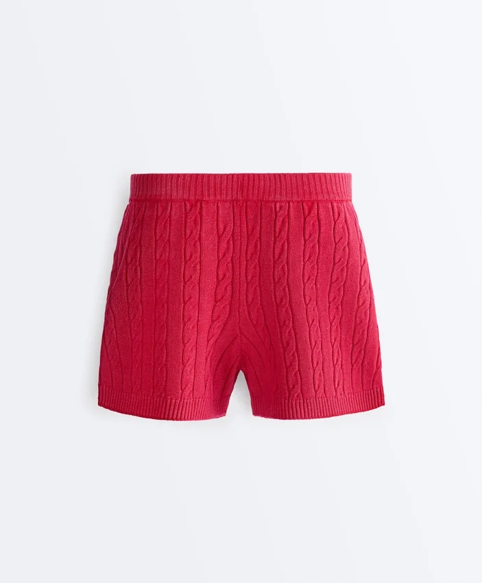 Pantaloni scurți din tricot spălat cu model împletit Pantaloni scurți din tricot spălat cu model împletit
