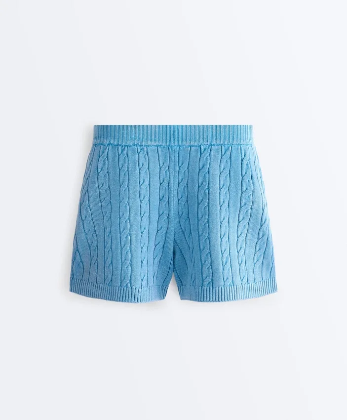 Pantaloni scurți din tricot spălat cu model împletit Pantaloni scurți din tricot spălat cu model împletit