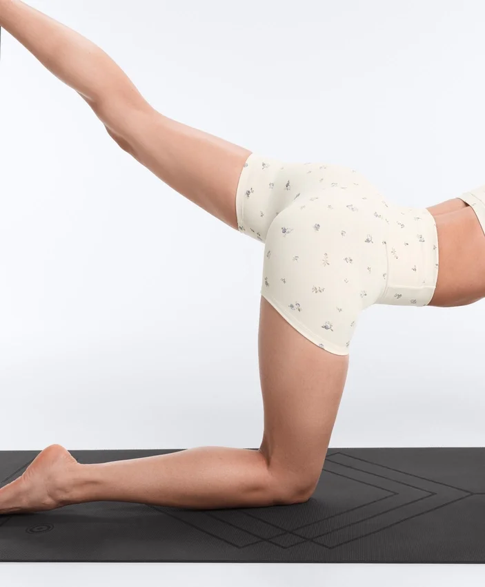 Pantaloni scurți Evermove cu talie înaltă de 10 cm și imprimeu floral Pantaloni scurți Evermove cu talie înaltă de 10 cm și imprimeu floral