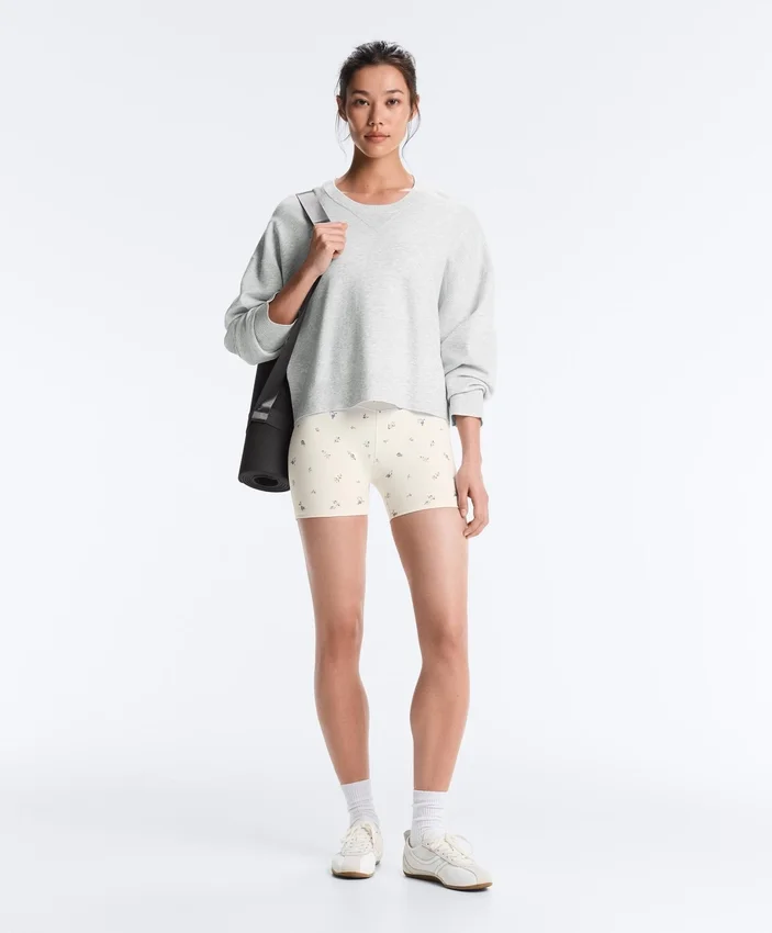 Pantaloni scurți Evermove cu talie înaltă de 10 cm și imprimeu floral Pantaloni scurți Evermove cu talie înaltă de 10 cm și imprimeu floral