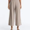 Pantaloni scurți Soft Touch cu croi larg, cu textură moale, din modal și cu pliuri Pantaloni scurți Soft Touch cu croi larg, cu textură moale, din modal și cu pliuri