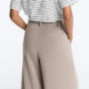 Pantaloni scurți Soft Touch cu croi larg, cu textură moale, din modal și cu pliuri Pantaloni scurți Soft Touch cu croi larg, cu textură moale, din modal și cu pliuri