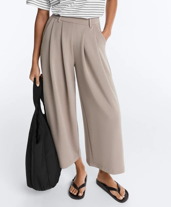 Pantaloni scurți Soft Touch cu croi larg, cu textură moale, din modal și cu pliuri Pantaloni scurți Soft Touch cu croi larg, cu textură moale, din modal și cu pliuri