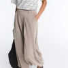 Pantaloni scurți Soft Touch cu croi larg, cu textură moale, din modal și cu pliuri Pantaloni scurți Soft Touch cu croi larg, cu textură moale, din modal și cu pliuri
