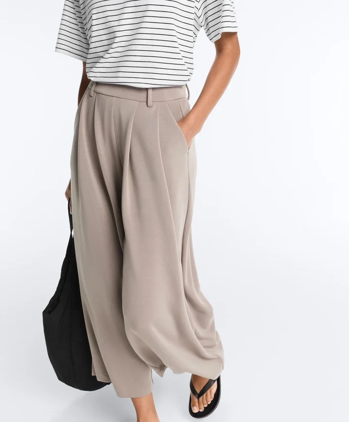 Pantaloni scurți Soft Touch cu croi larg, cu textură moale, din modal și cu pliuri Pantaloni scurți Soft Touch cu croi larg, cu textură moale, din modal și cu pliuri